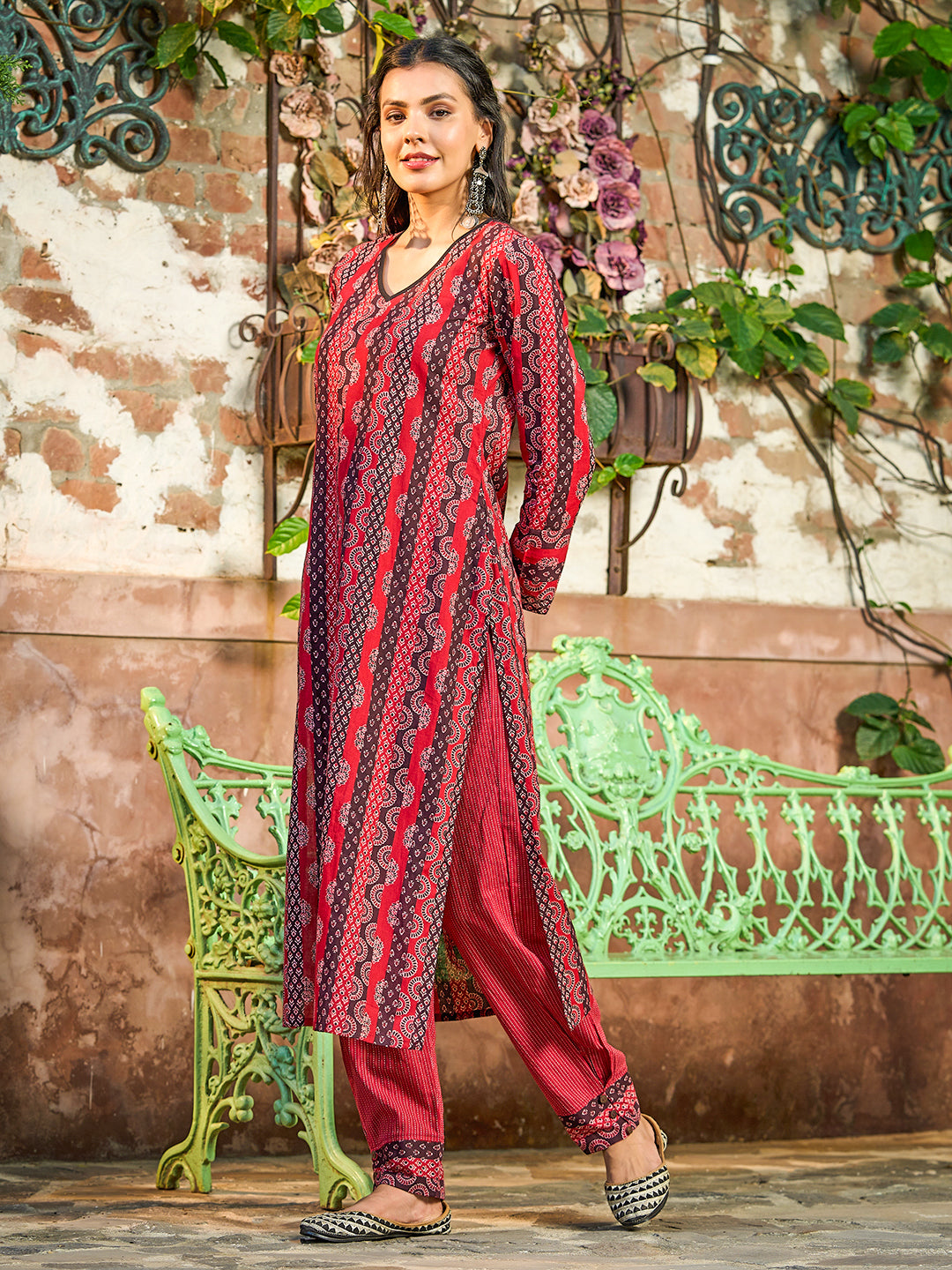 Ethnic Stripes Printed Straight Fit Kurta with Pant - Red