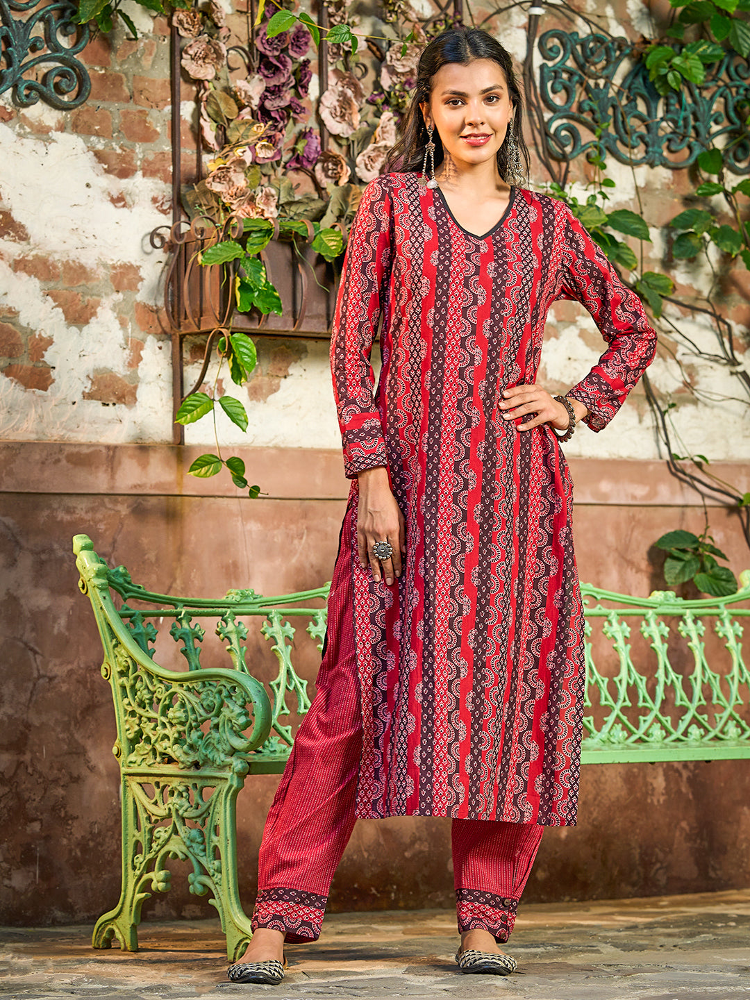 Ethnic Stripes Printed Straight Fit Kurta with Pant - Red