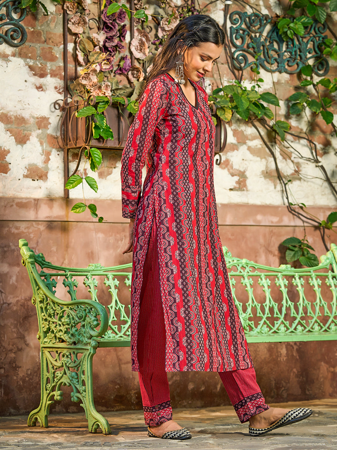 Ethnic Stripes Printed Straight Fit Kurta with Pant - Red