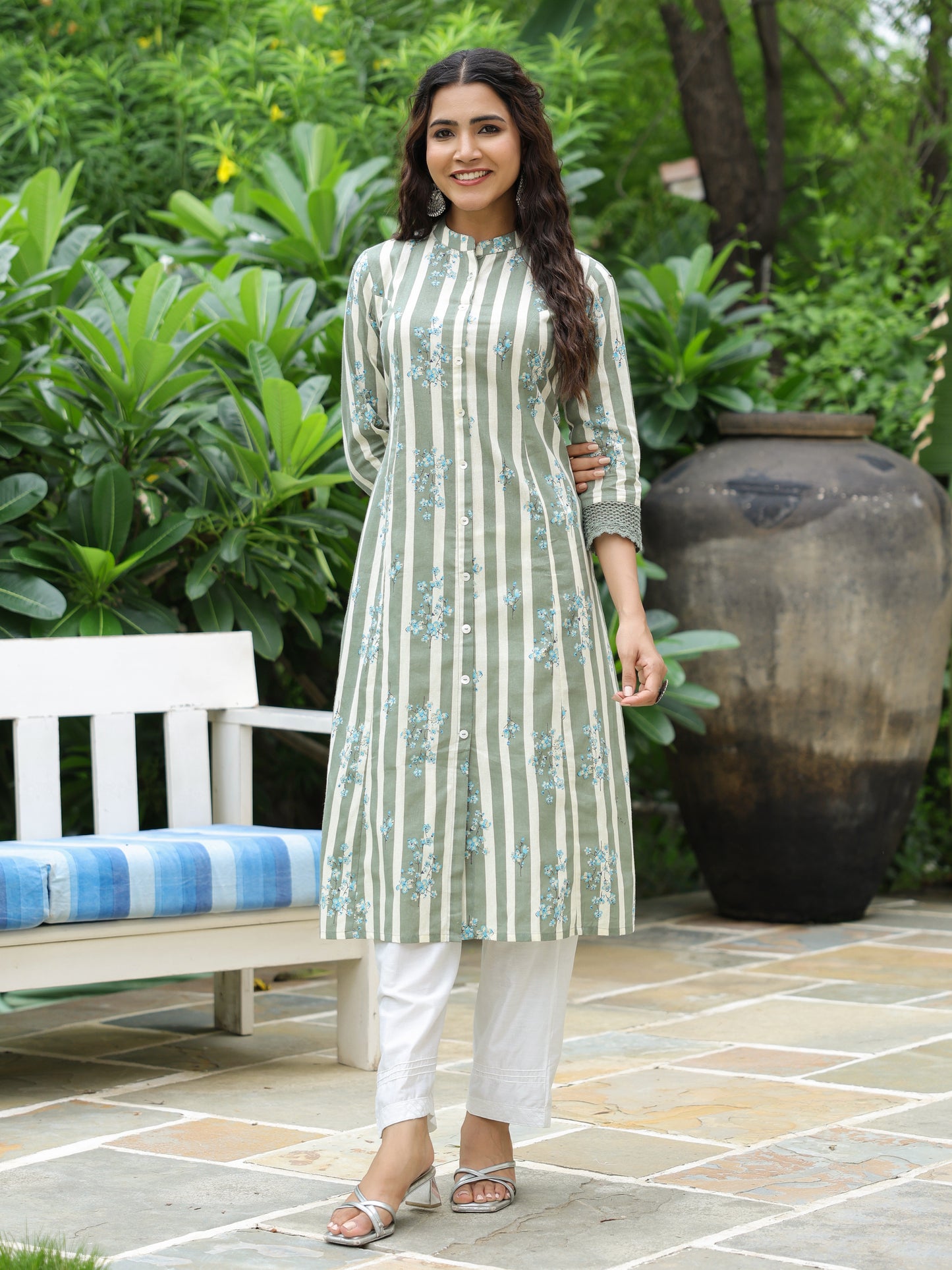 Stripes & Floral Printed Crochet Lace Embellished Kurta - Green