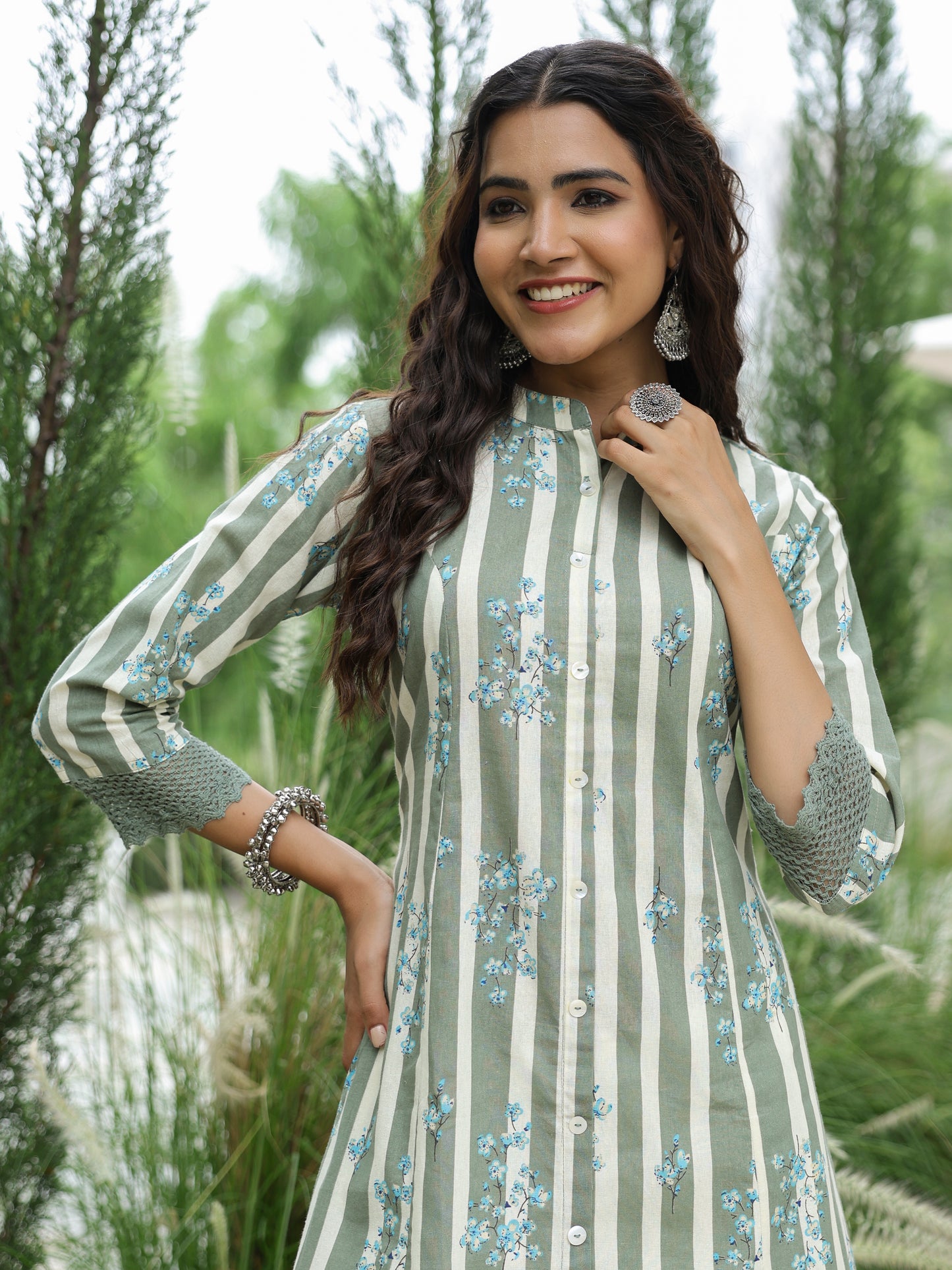 Stripes & Floral Printed Crochet Lace Embellished Kurta - Green