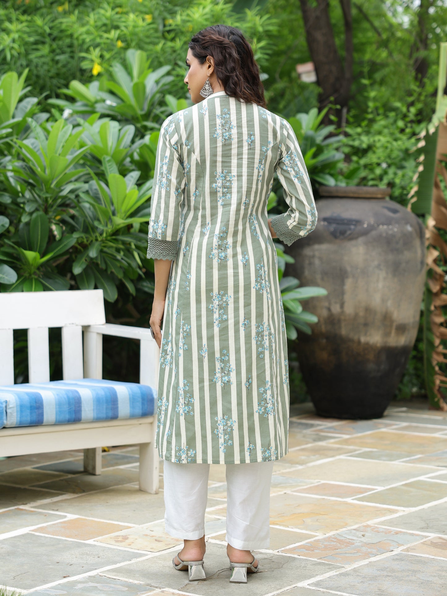 Stripes & Floral Printed Crochet Lace Embellished Kurta - Green