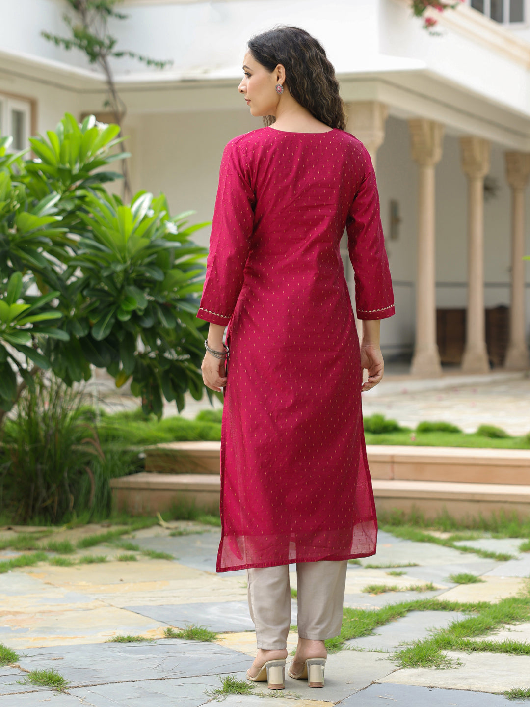 Jacquard Zari Design Zari & Sequins Embroidered Kurta - Magenta