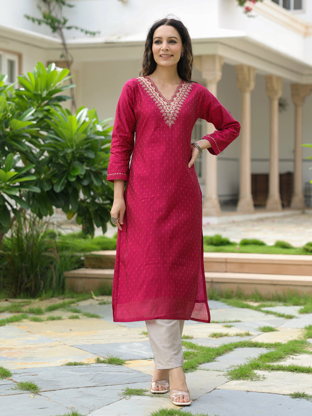 Jacquard Zari Design Zari & Sequins Embroidered Kurta - Magenta