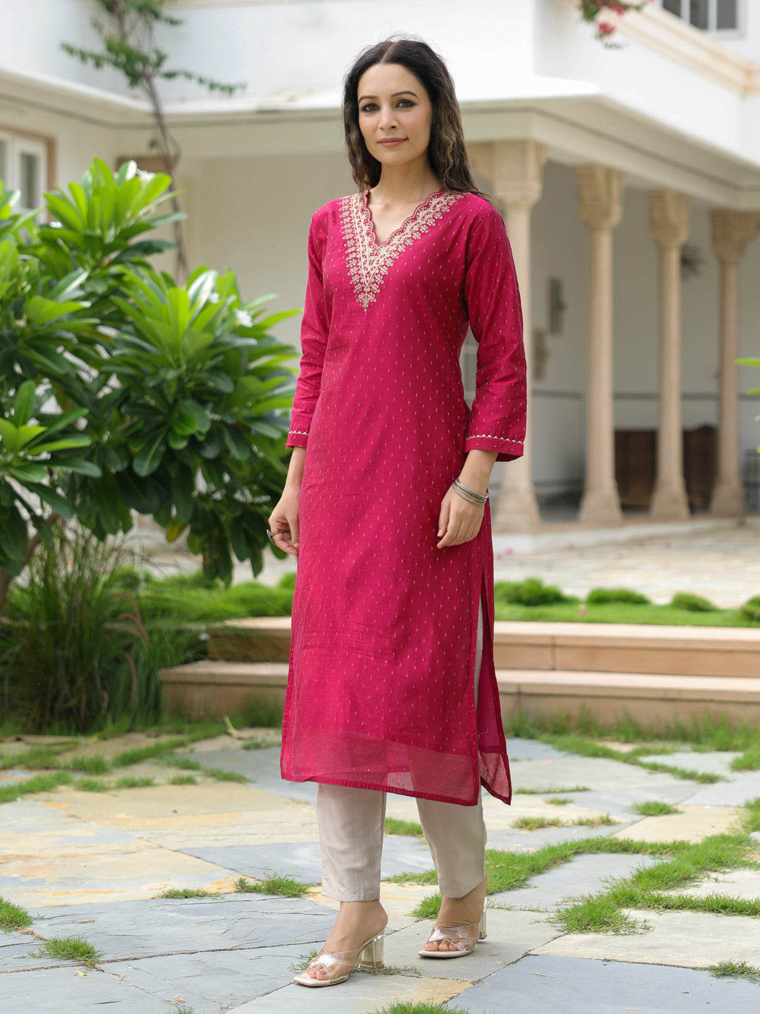 Jacquard Zari Design Zari & Sequins Embroidered Kurta - Magenta