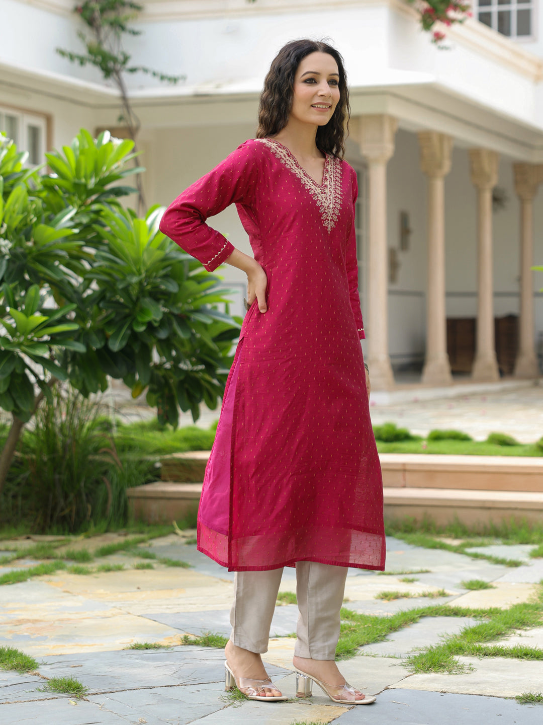 Jacquard Zari Design Zari & Sequins Embroidered Kurta - Magenta