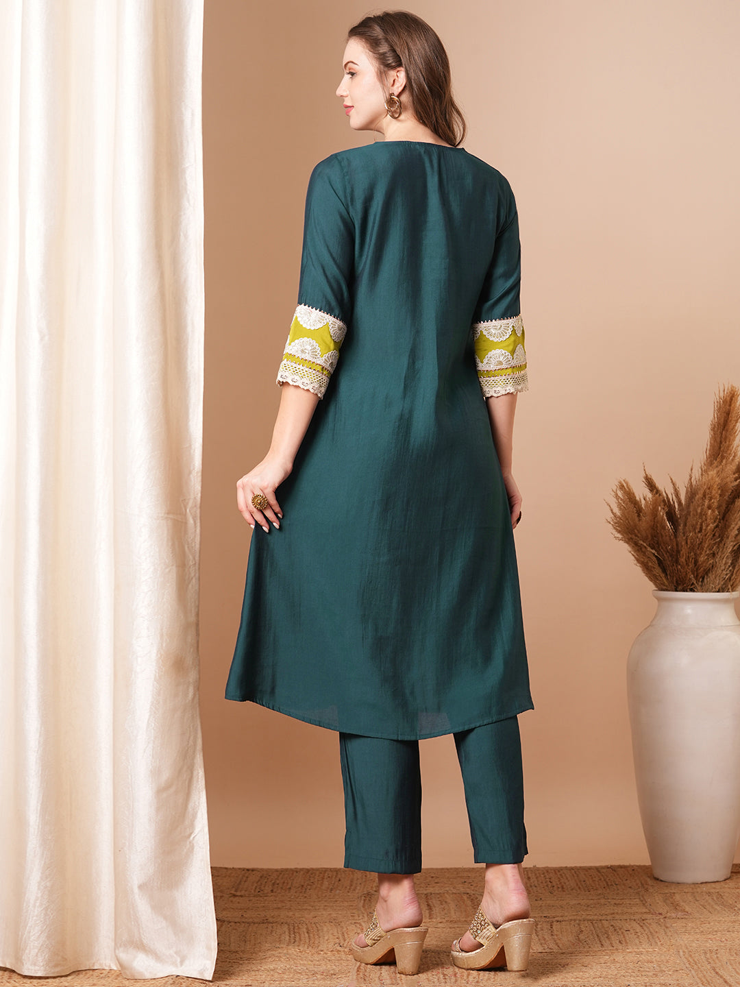 Solid Ethnic Embroidered Straight Fit Kurta with Pant - Green
