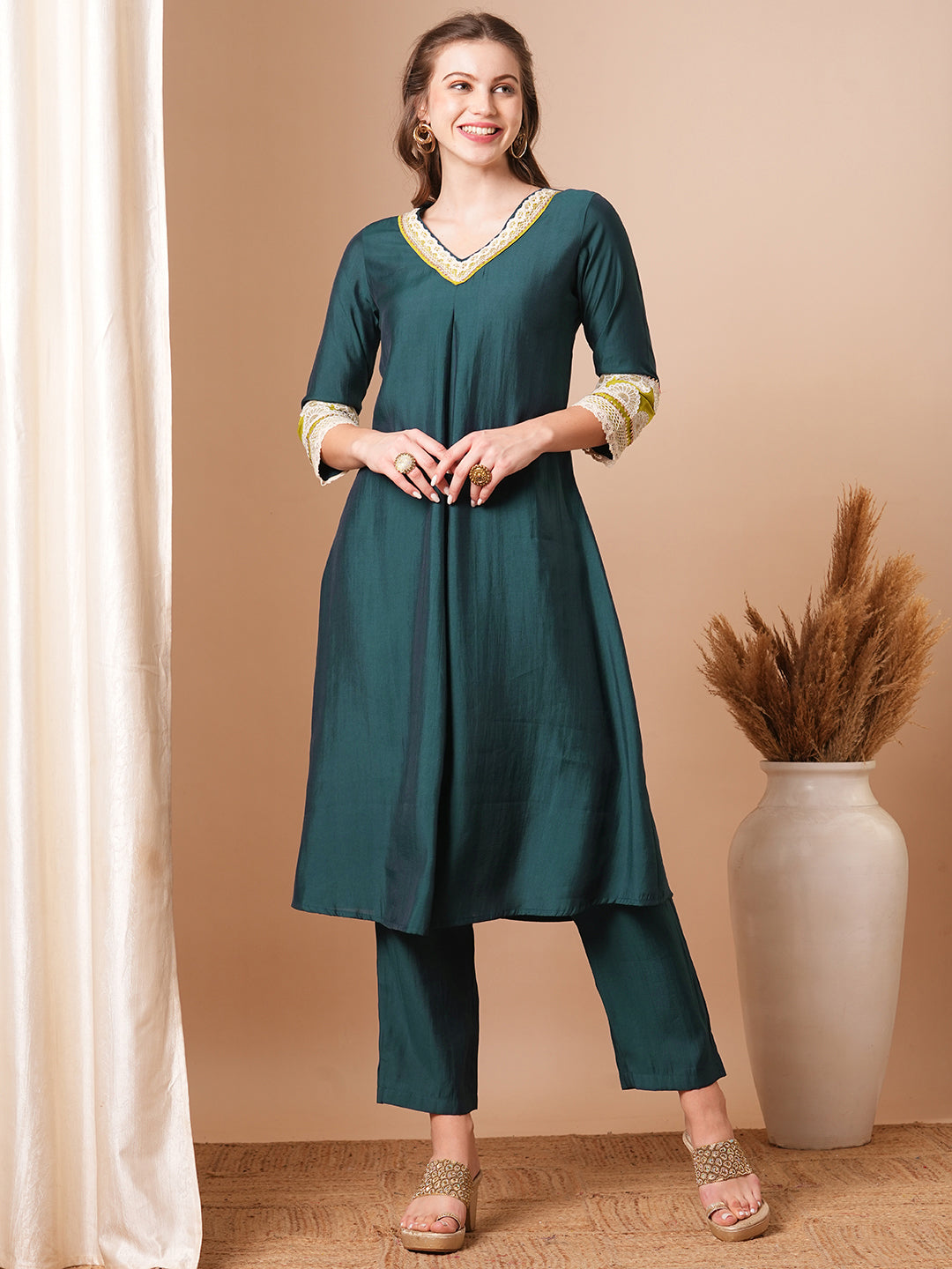 Solid Ethnic Embroidered Straight Fit Kurta with Pant - Green