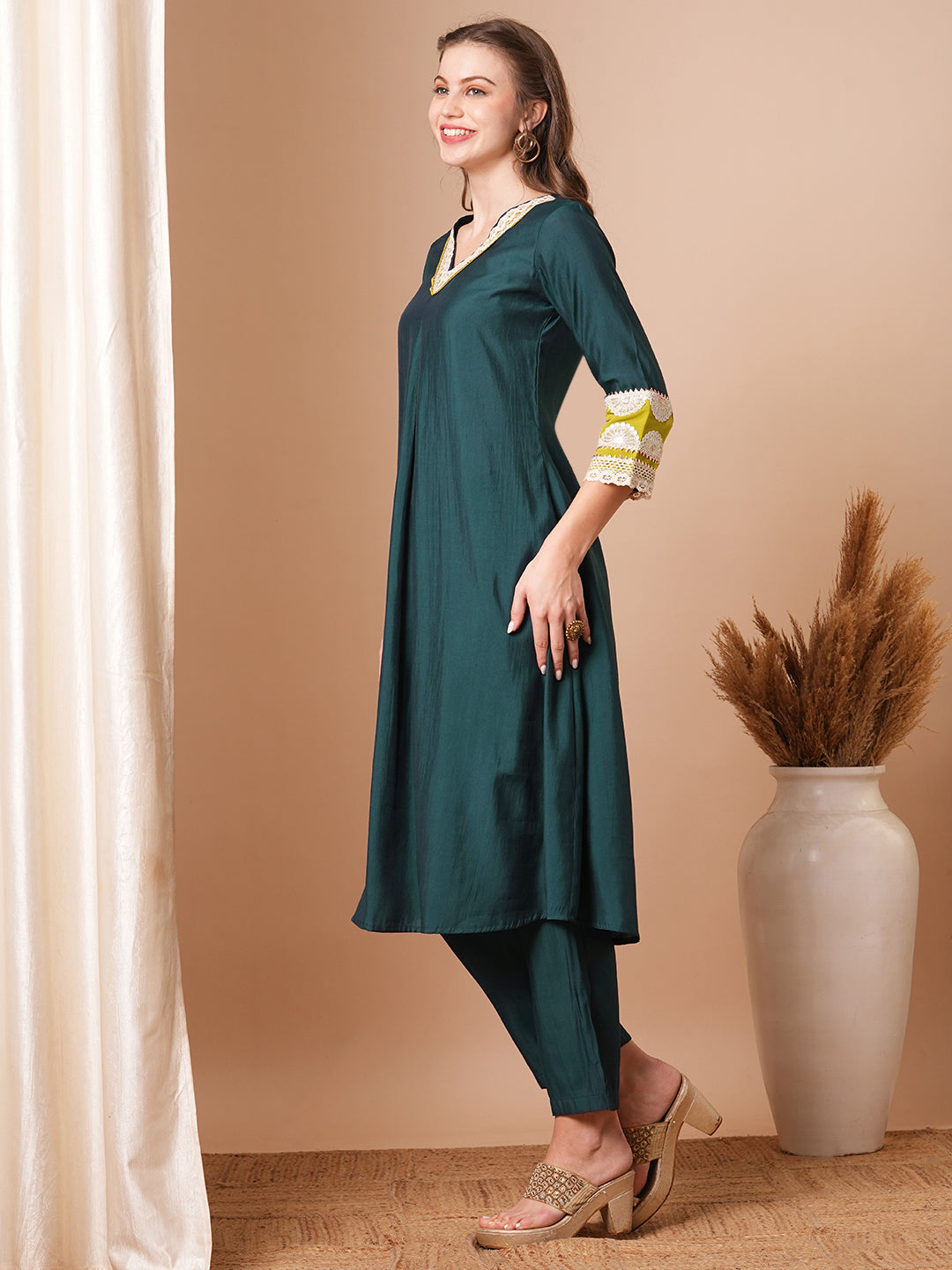 Solid Ethnic Embroidered Straight Fit Kurta with Pant - Green