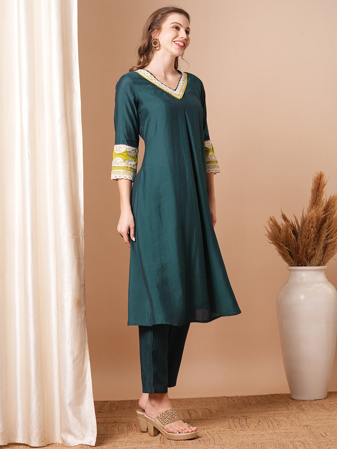 Solid Ethnic Embroidered Straight Fit Kurta with Pant - Green
