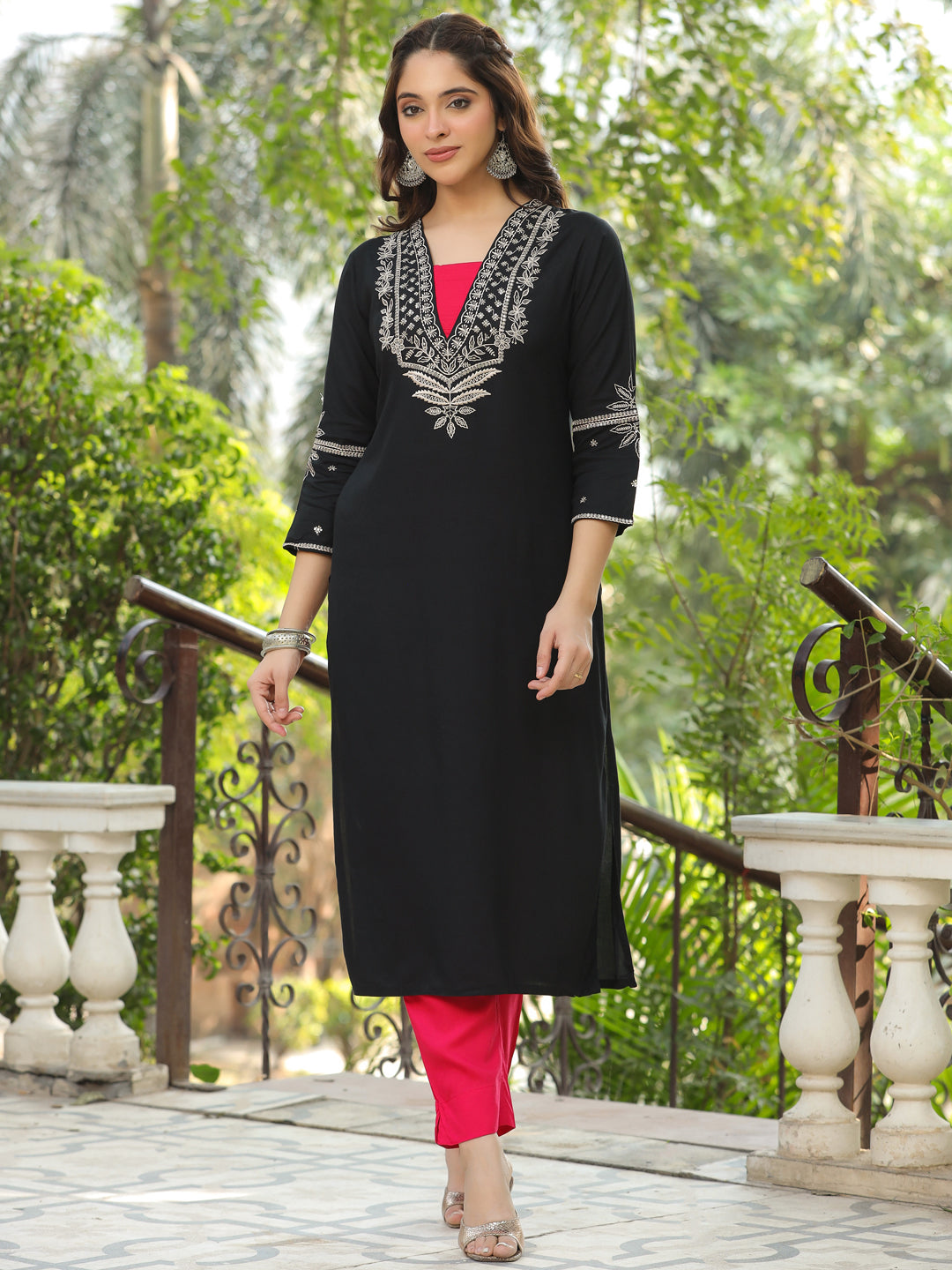 Solid Floral Embroidered Straight Fit Kurta with Pant - Black