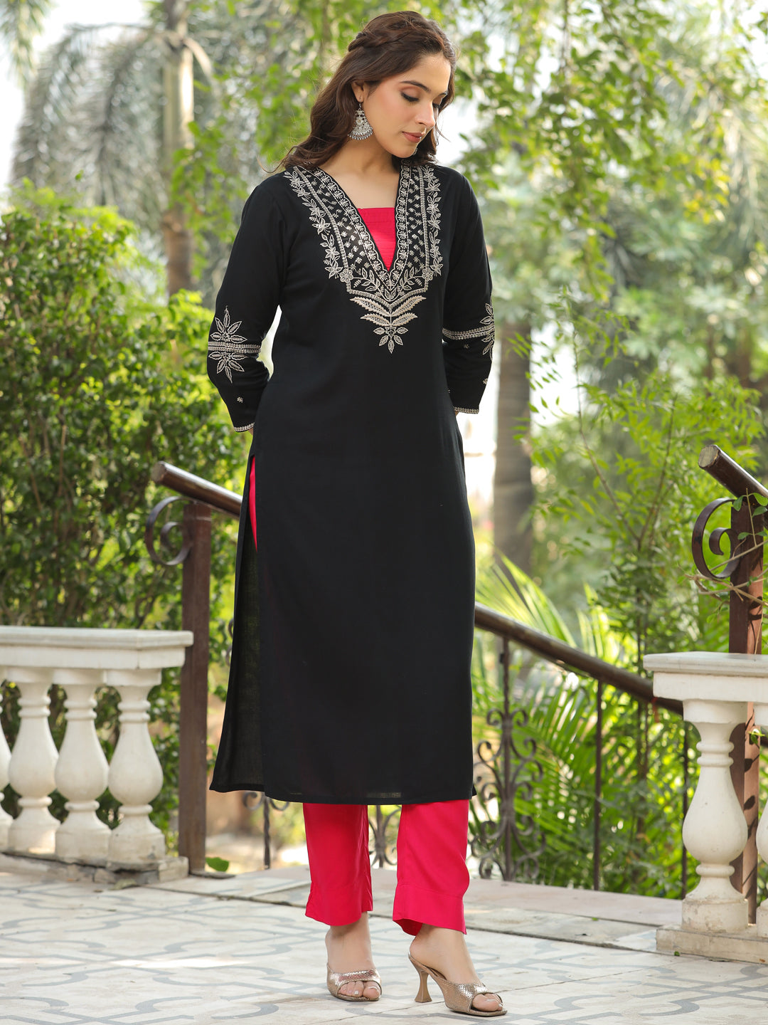 Solid Floral Embroidered Straight Fit Kurta with Pant - Black