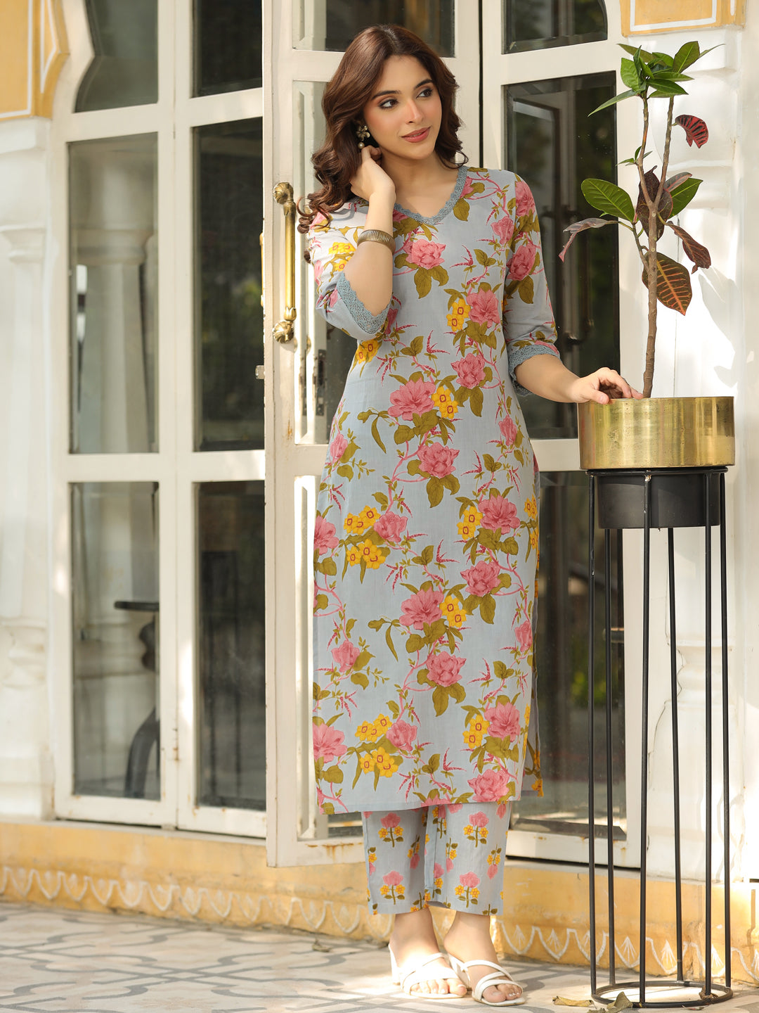 Floral Printed Straight Fit Kurta with Pant - Blue