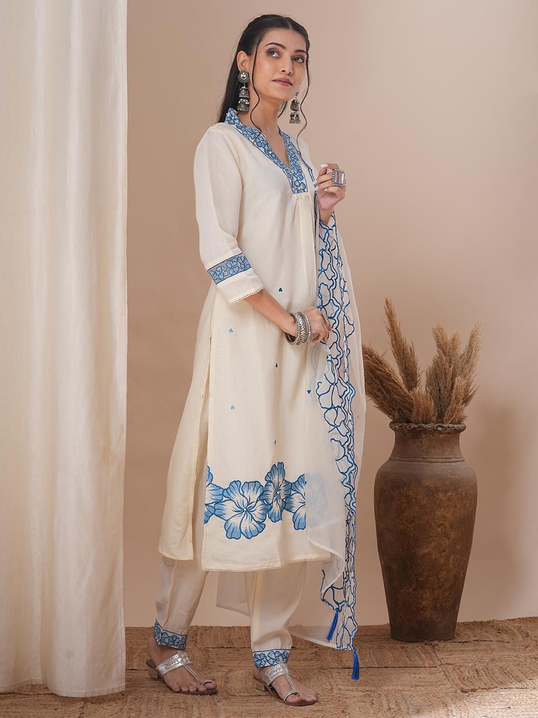 Solid Floral Embroidered Straight Fit Kurta with Pant & Dupatta - Off White