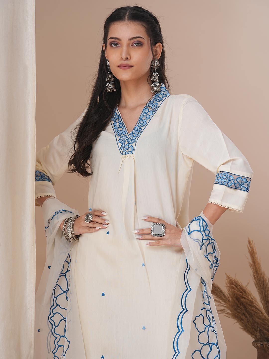 Solid Floral Embroidered Straight Fit Kurta with Pant & Dupatta - Off White