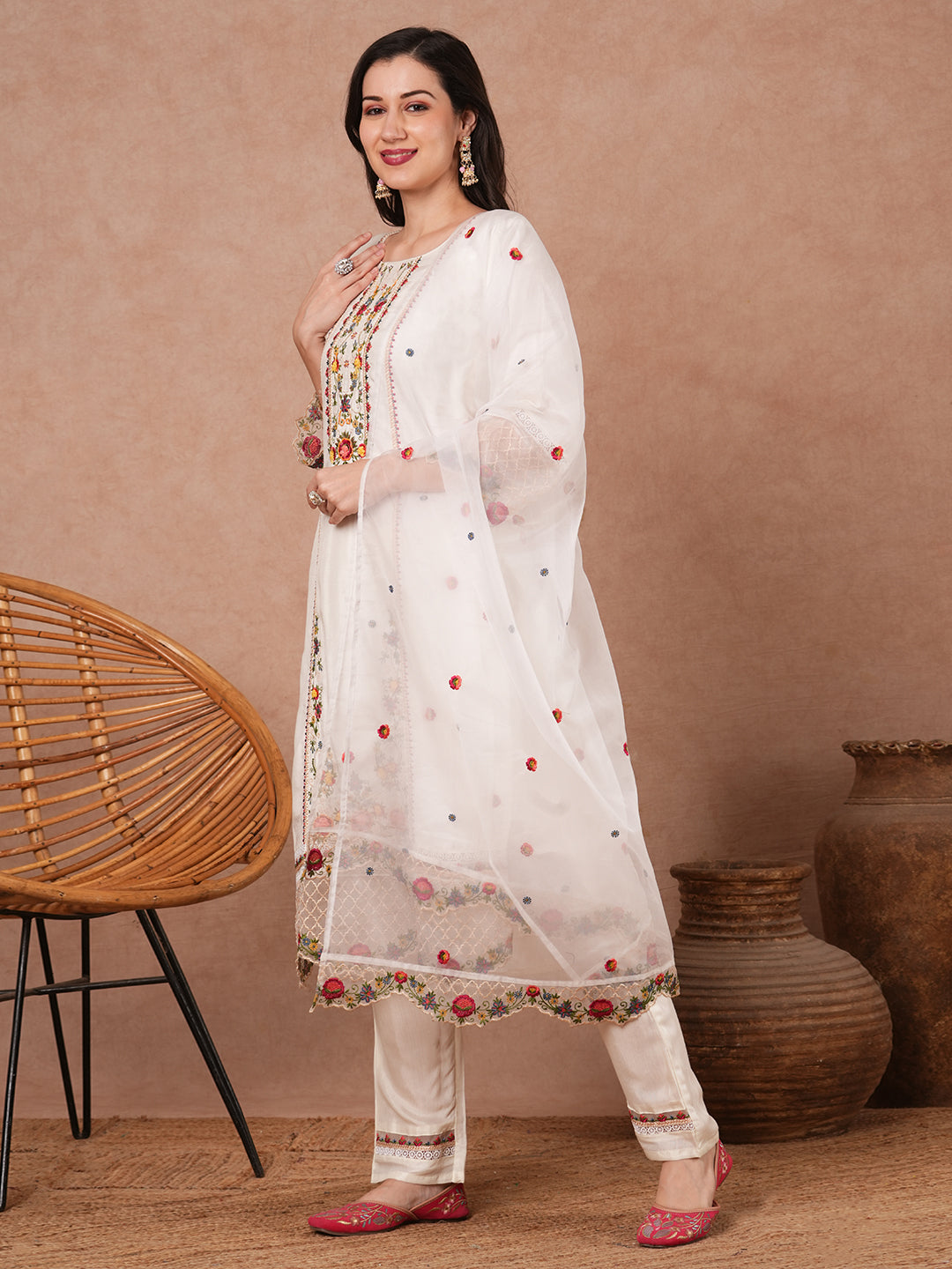 Solid Floral Embroidered Straight Fit Kurta with Pant and Dupatta - White