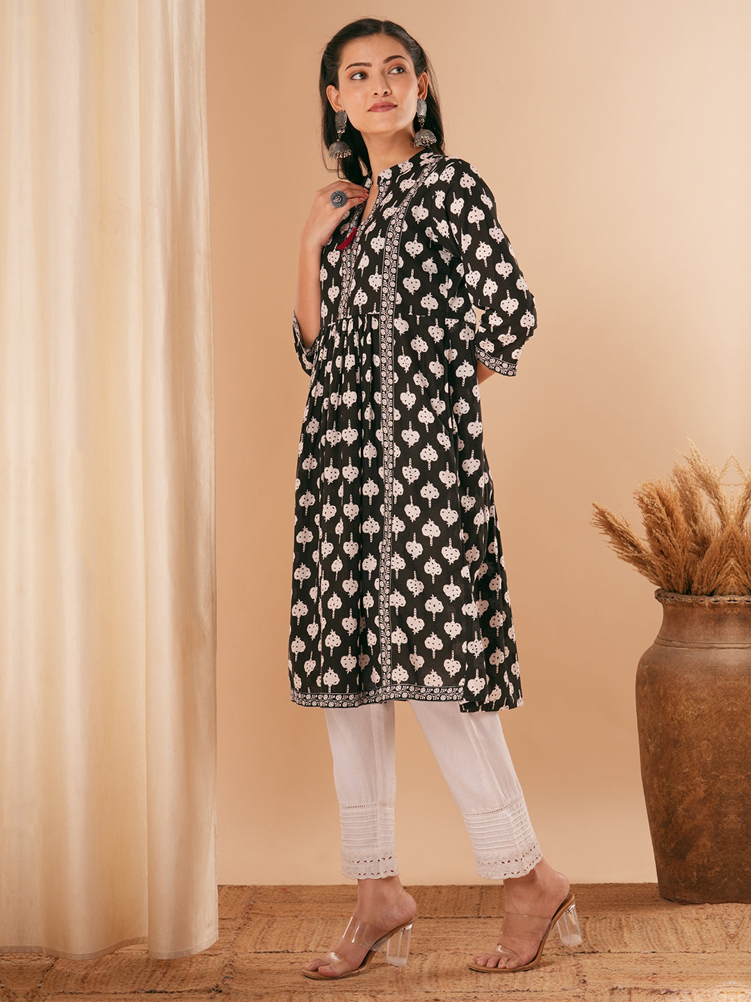 Ethnic Floral Printed A-Line Pleated Midi Dress - Black