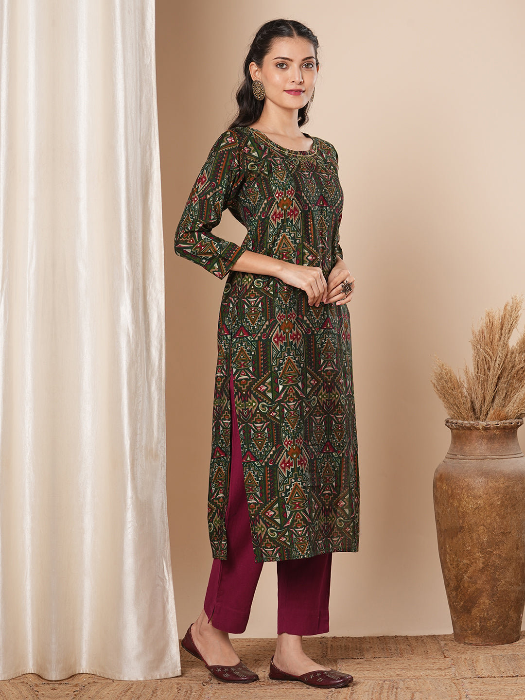 Ethnic Geometric Printed & Embroidered Straight Fit Kurta - Green