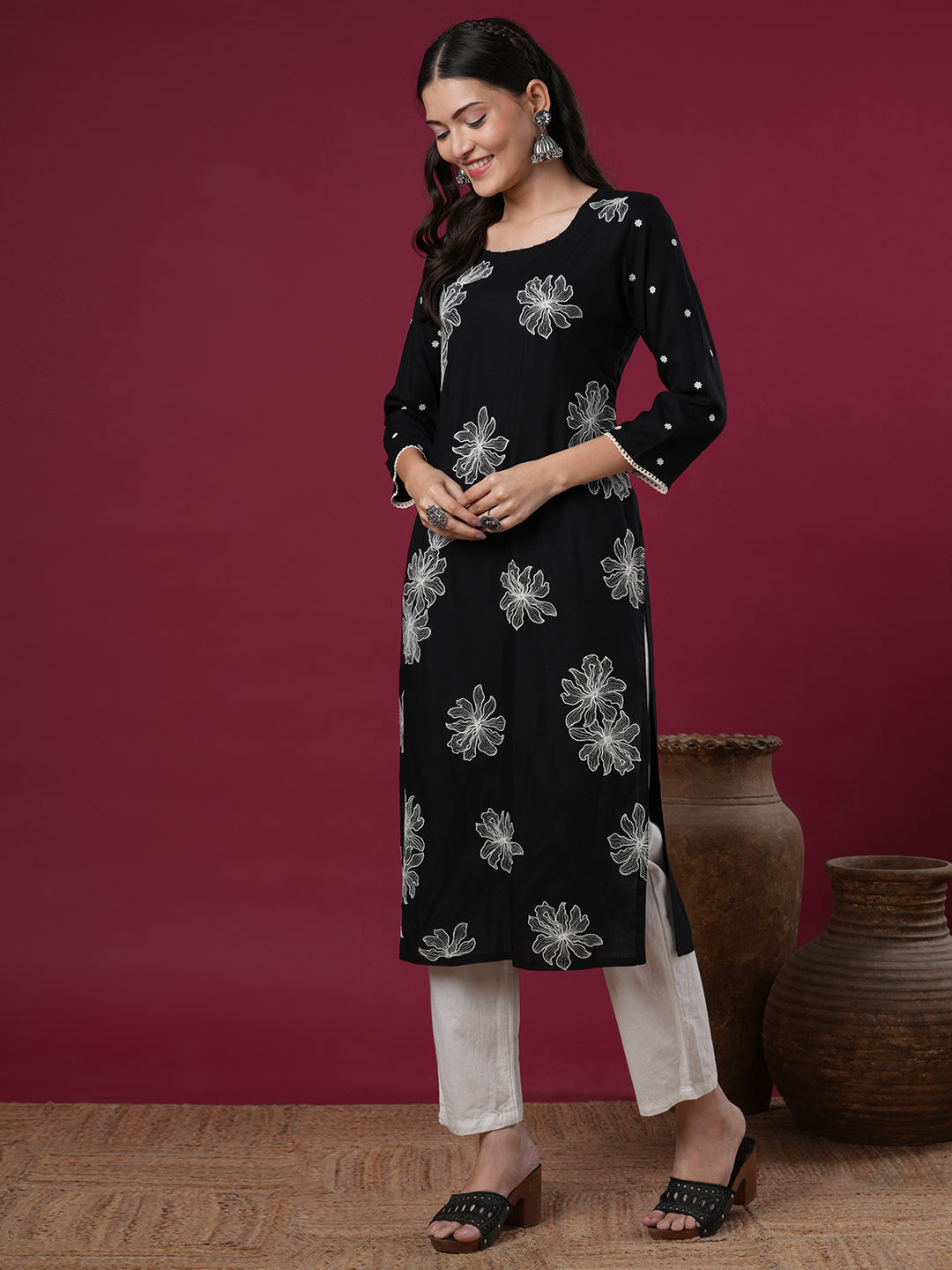 Solid Abstract Floral Embroidered Straight Fit Kurta - Black