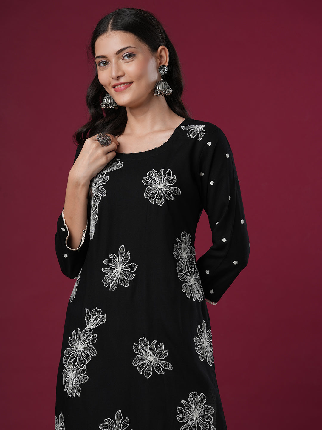 Solid Abstract Floral Embroidered Straight Fit Kurta - Black