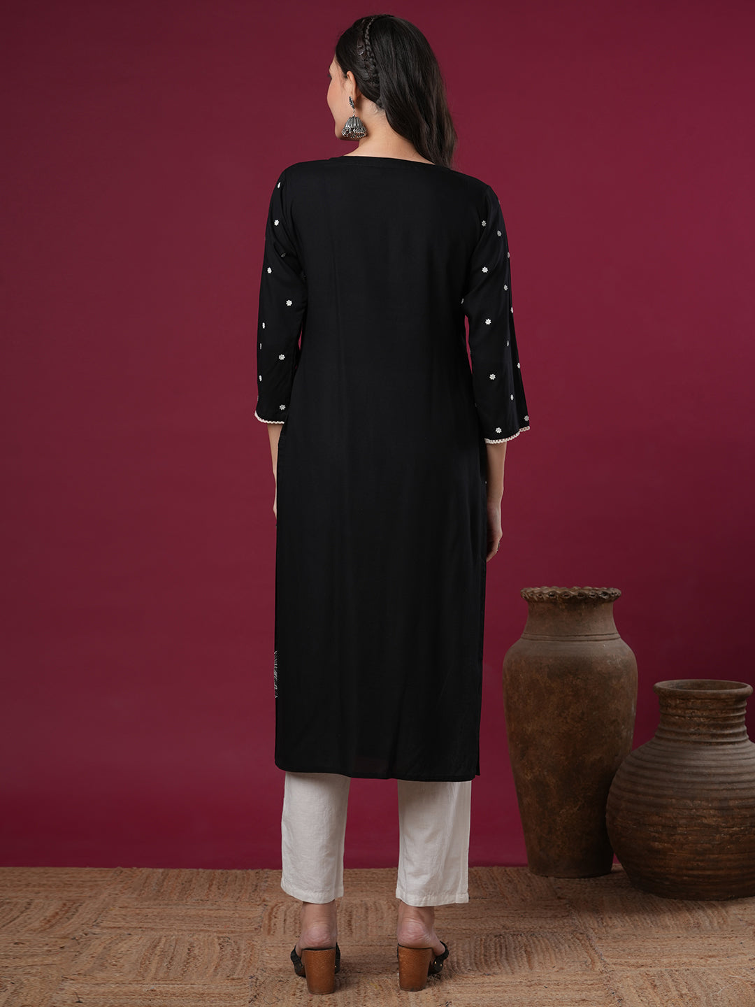 Solid Abstract Floral Embroidered Straight Fit Kurta - Black