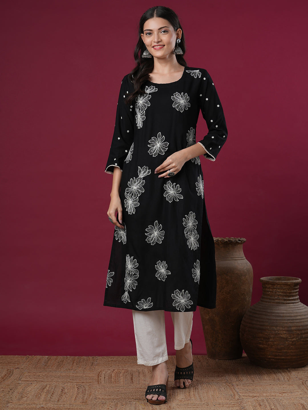 Solid Abstract Floral Embroidered Straight Fit Kurta - Black