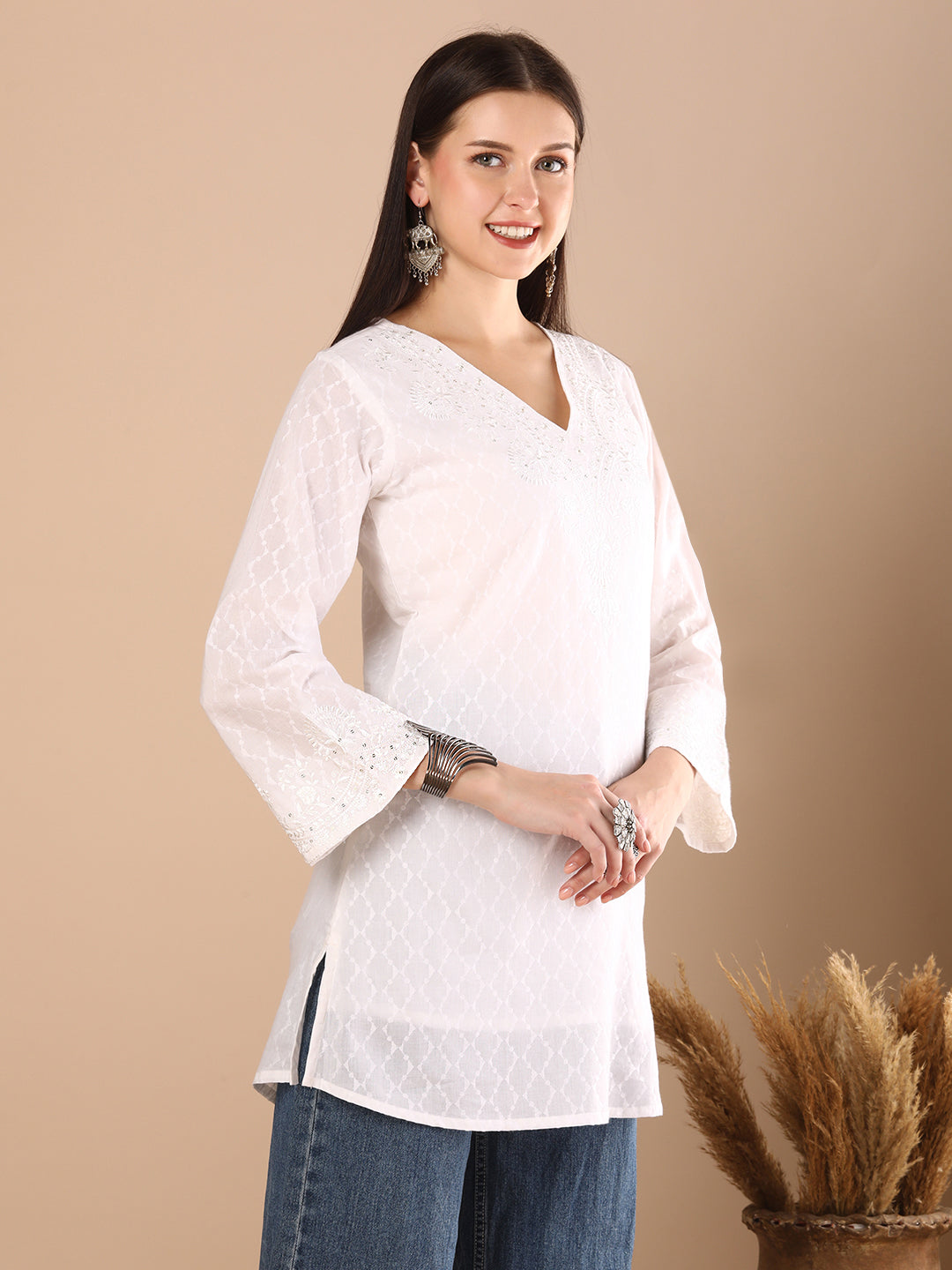 Solid Floral Embroidered Straight Fit Kurti - White