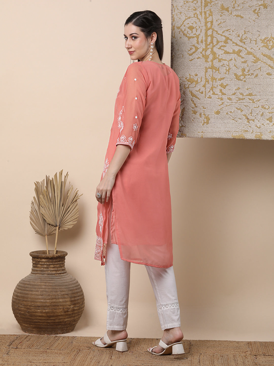 Solid Floral Embroidered Straight Fit Kurta - Peach
