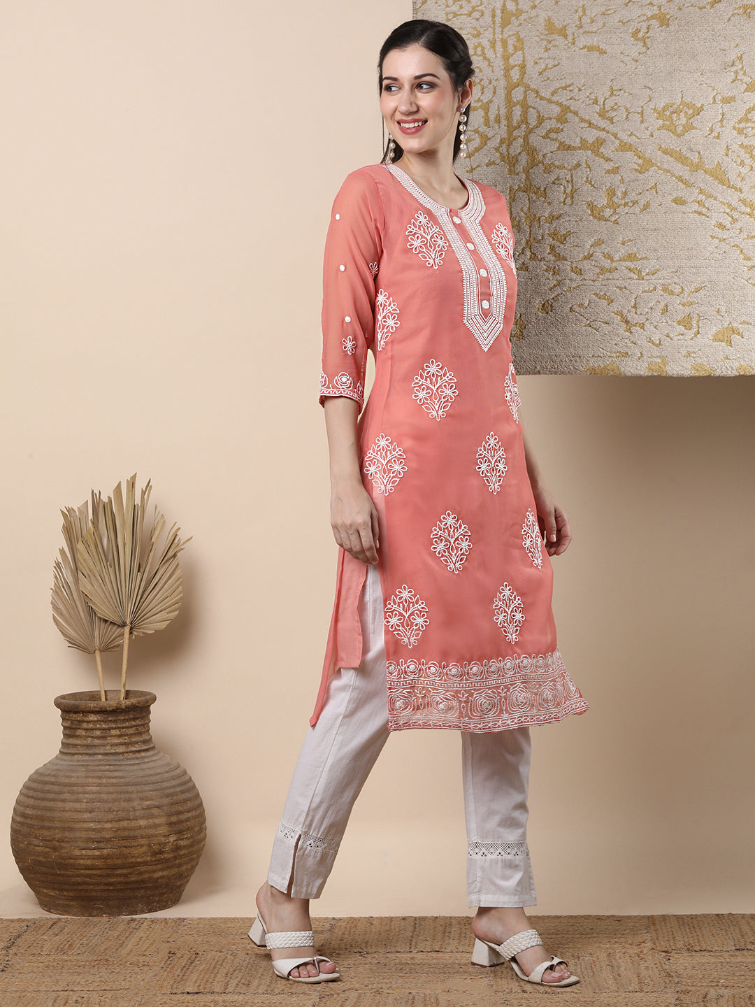 Solid Floral Embroidered Straight Fit Kurta - Peach