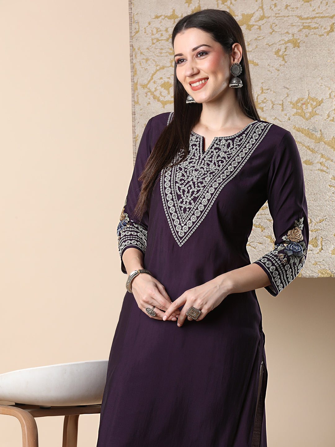 Solid Floral Embroidered Straight Fit Kurta - Violet