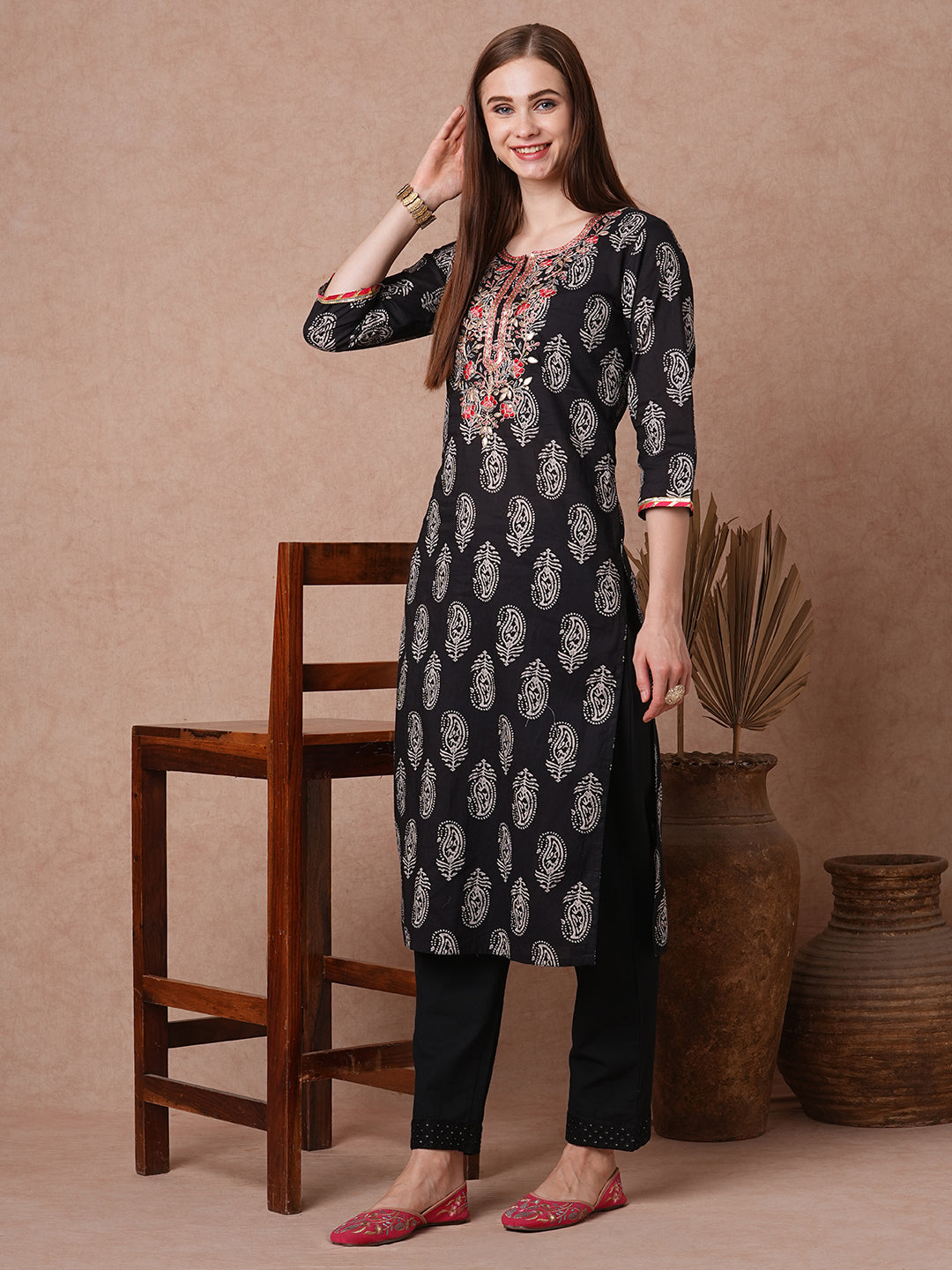 Ethnic Floral Printed Straight Fit Cotton Kurta - Black