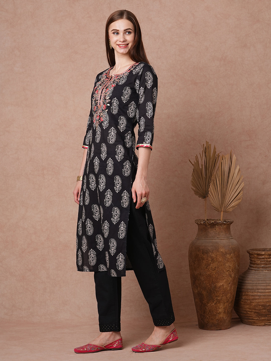 Ethnic Floral Printed Straight Fit Cotton Kurta - Black