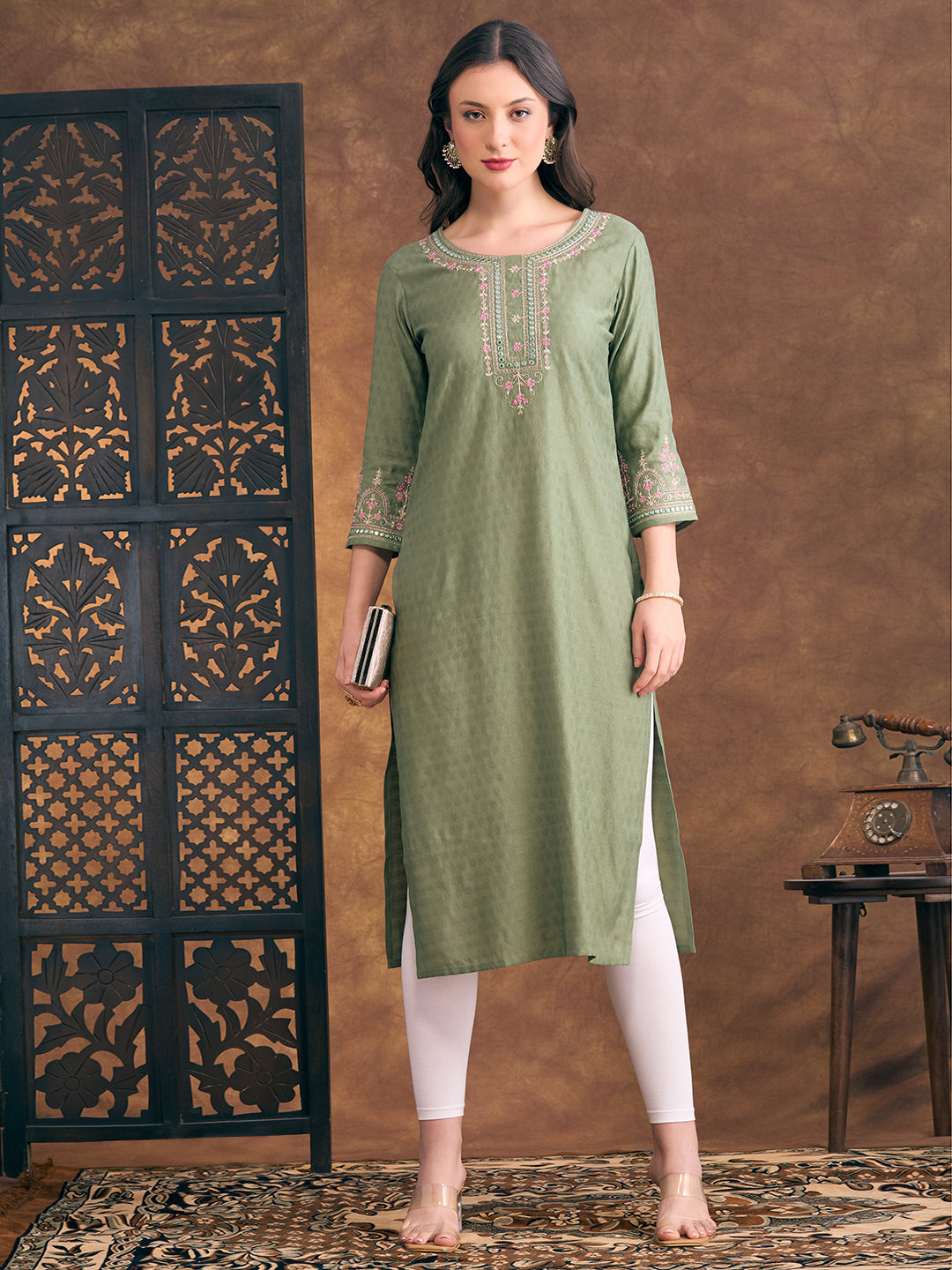 Solid Floral Embroidered Straight Fit Kurta - Green