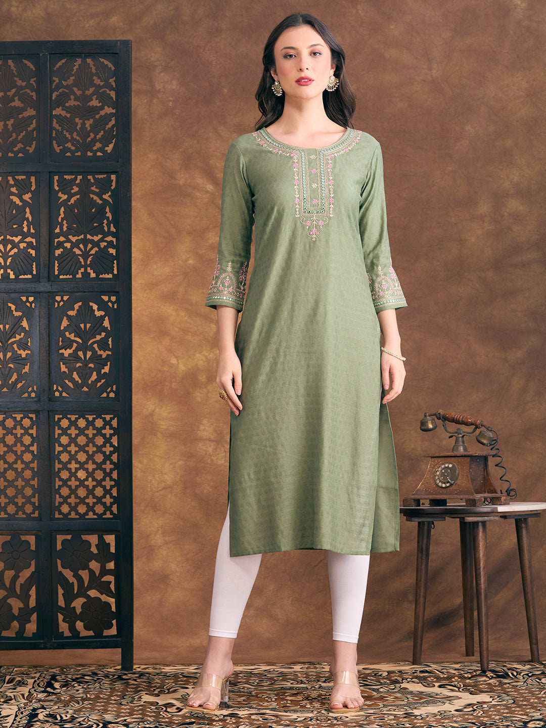 Solid Floral Embroidered Straight Fit Kurta - Green