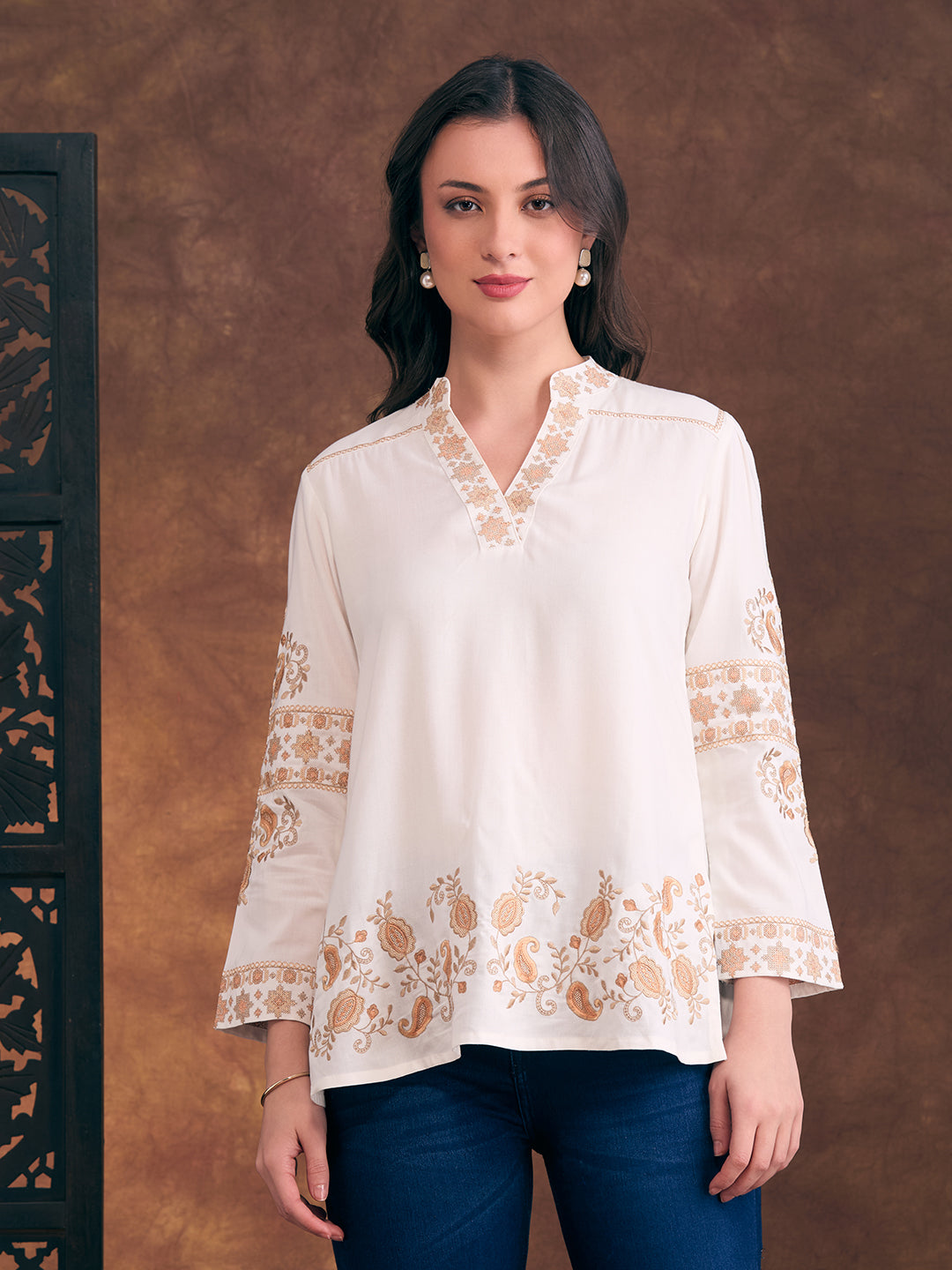 Solid Floral Threadwork Embroidered Straight Fit Kurti - Off White