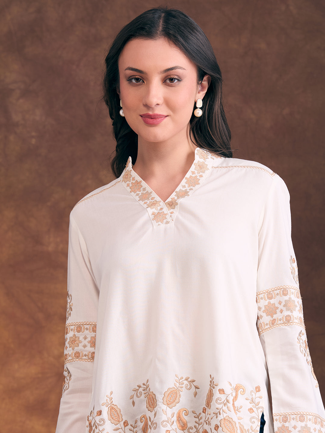 Solid Floral Threadwork Embroidered Straight Fit Kurti - Off White