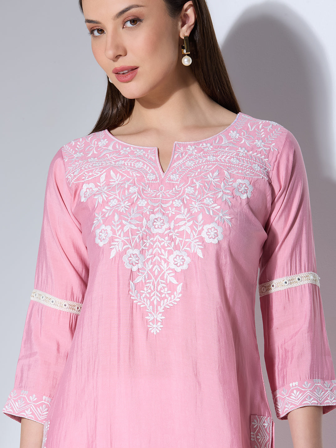 Solid Floral Threadwork Embroidered Straight Fit Kurta - Pink