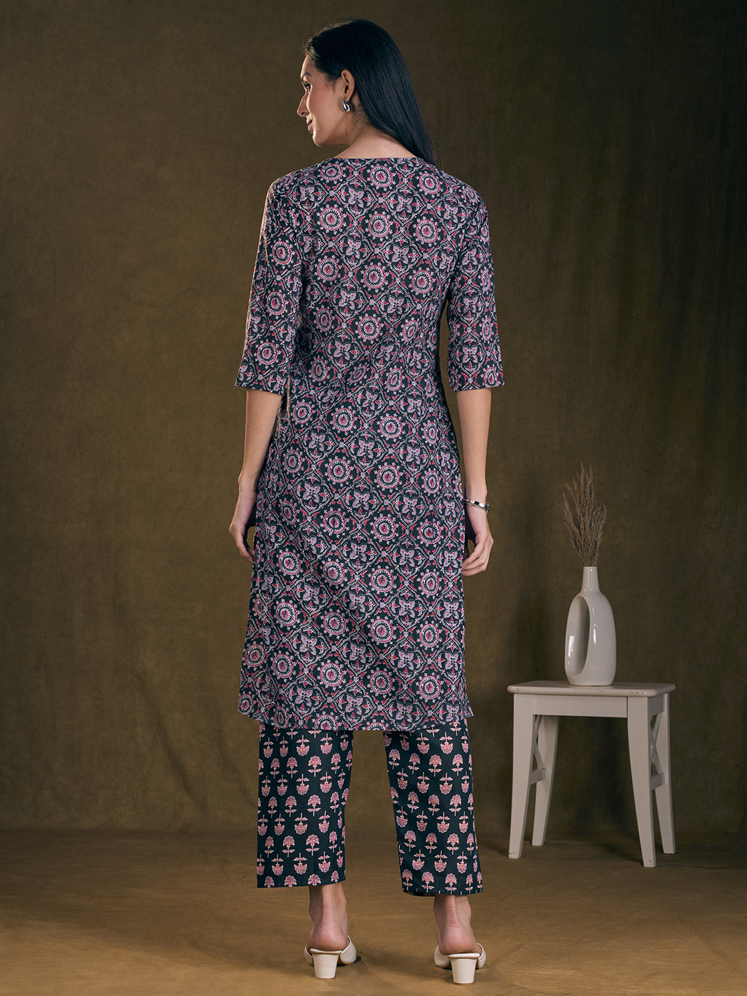 Ethnic Floral Printed & Embroidered Straight Fit Kurta with Pant - Black