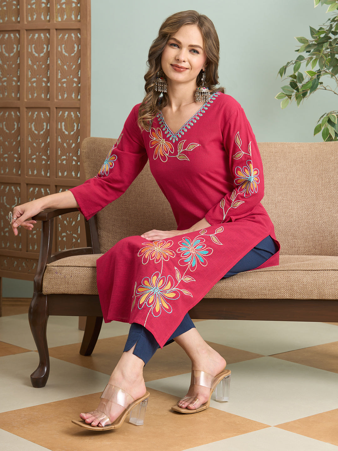 Solid Floral Threadwork Embroidered Straight Fit Kurta - Pink