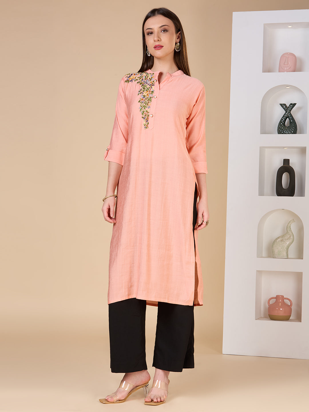 Solid Floral Hand Embroidered Straight Fit Kurta - Peach