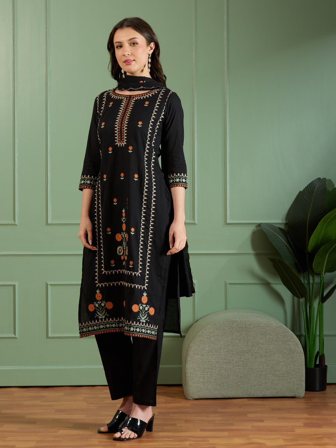 Solid Floral Threadwork Embroidered Straight Kurta with Pant and Dupatta - Black
