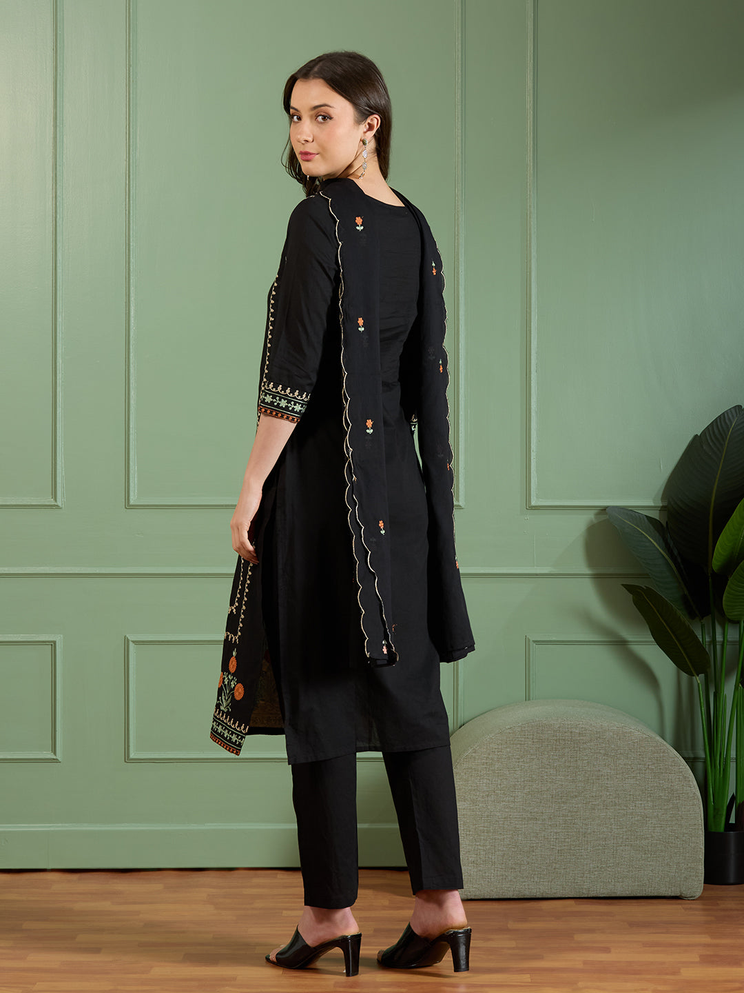 Solid Floral Threadwork Embroidered Straight Kurta with Pant and Dupatta - Black