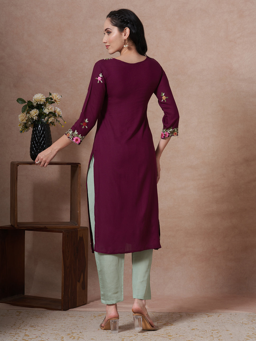 Solid Floral Embroidered Straight Fit Kurta - Wine