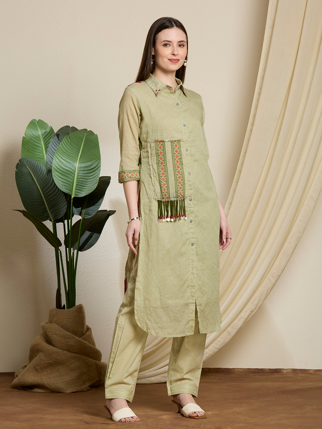Solid Ethnic Thread & Patchwork Straight Fit Kurta with Pant - Light Green