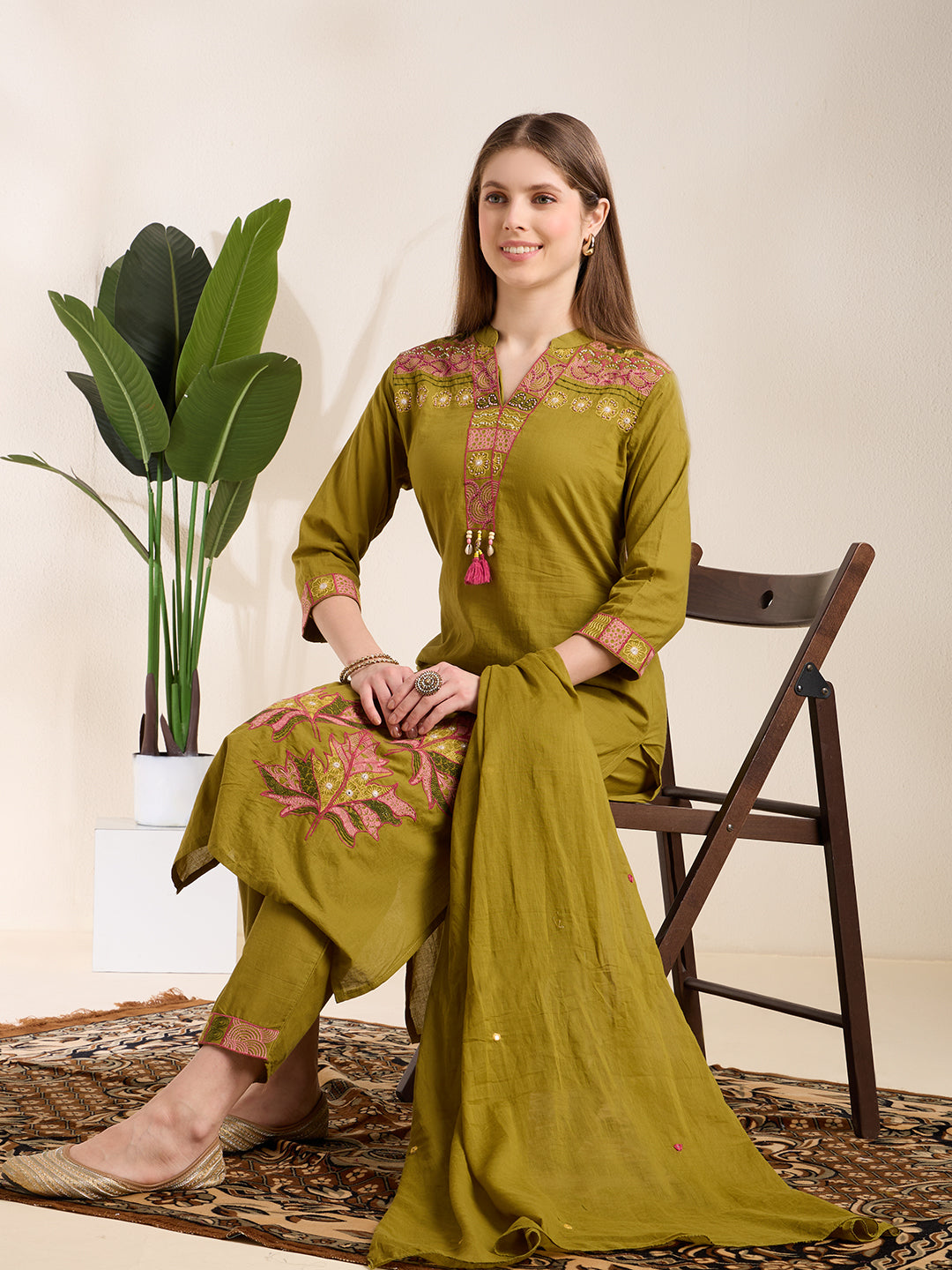 Solid Floral Embroidered Straight Kurta with Pant & Dupatta - Green
