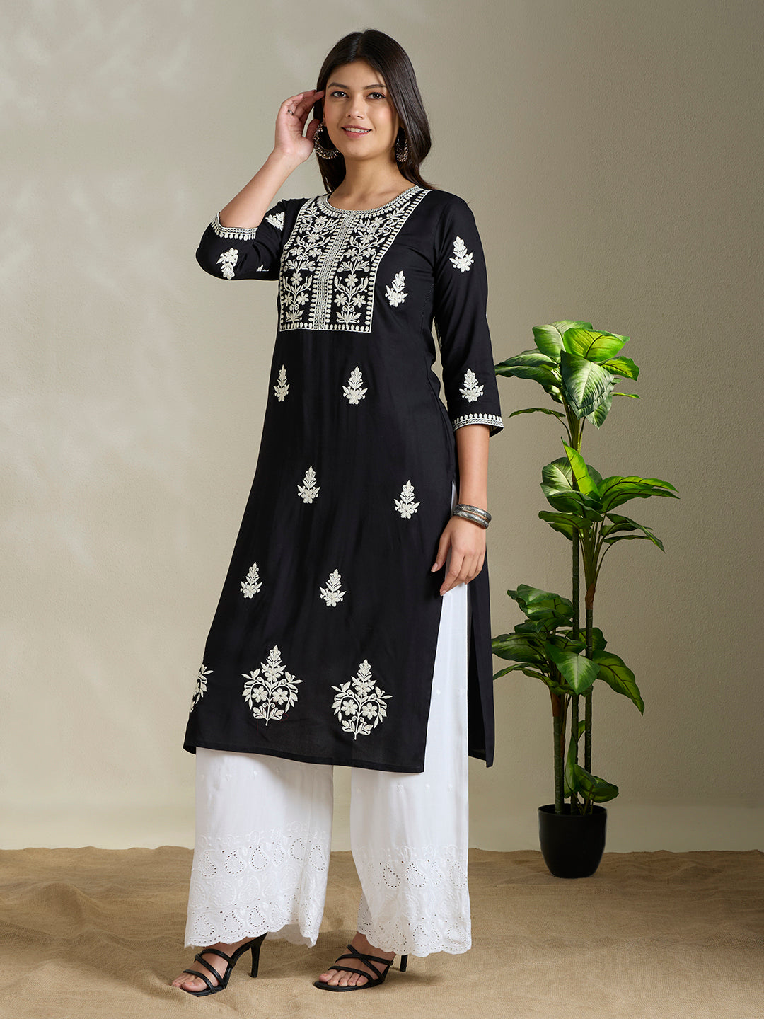 Solid Floral Chikankari Embroidered Straight Fit Kurta - Black