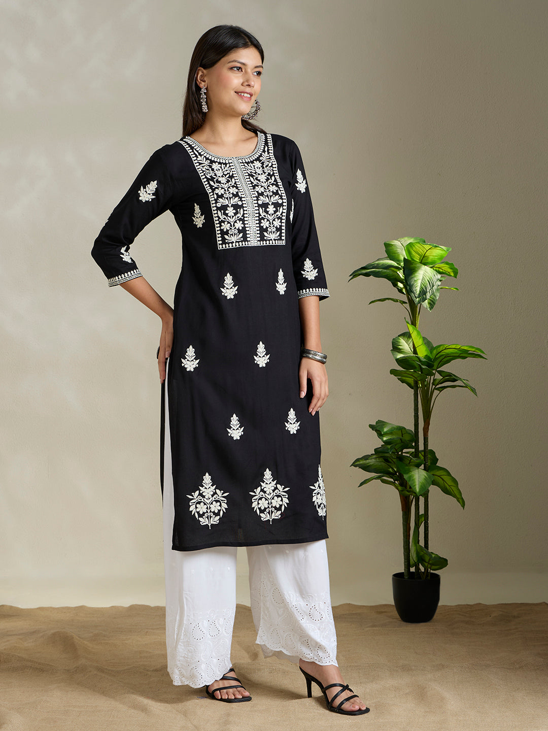 Solid Floral Chikankari Embroidered Straight Fit Kurta - Black