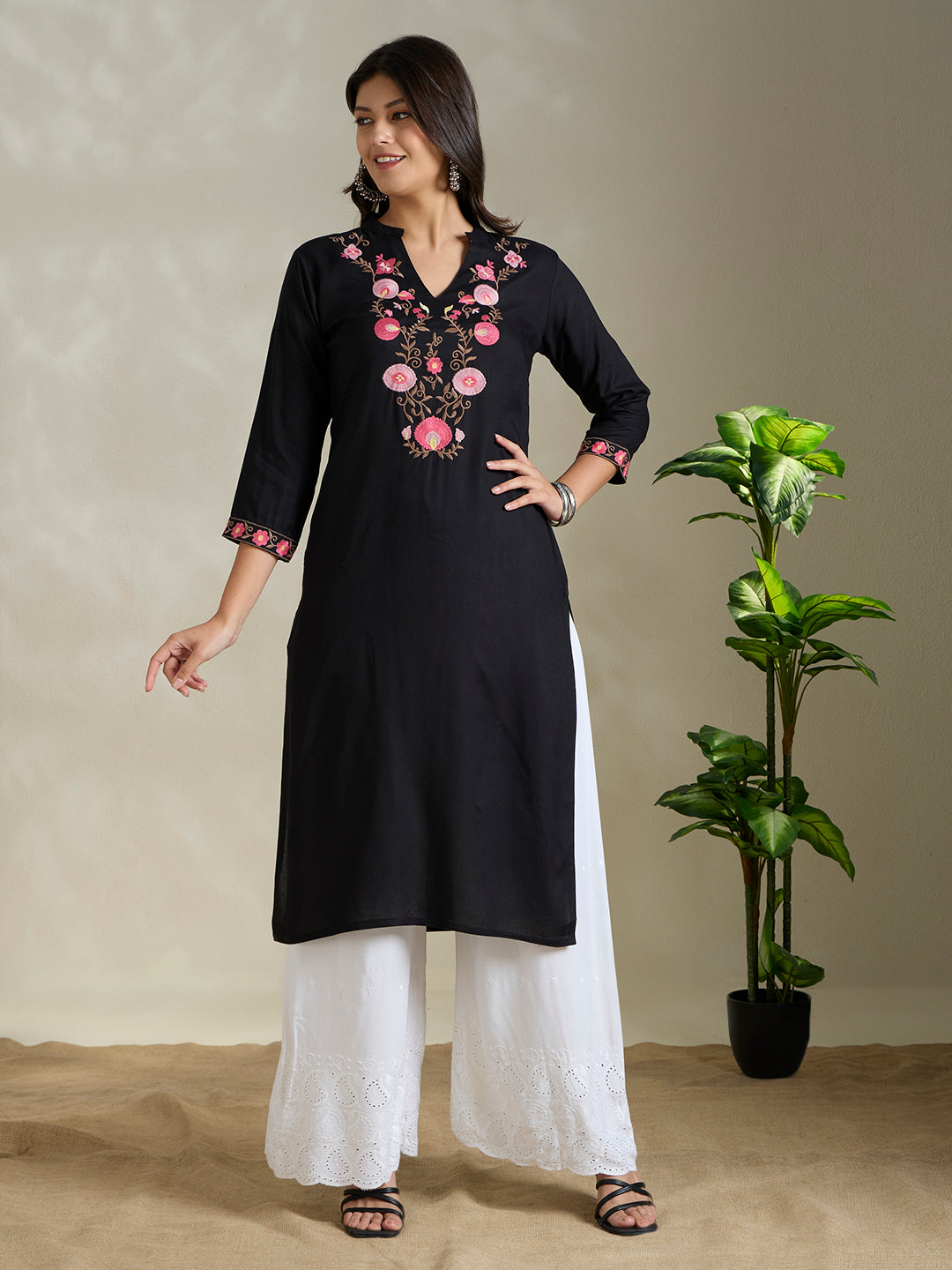 Solid Floral Embroidered Straight Fit Kurta - Black