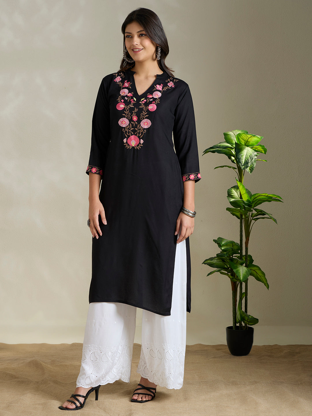 Solid Floral Embroidered Straight Fit Kurta - Black