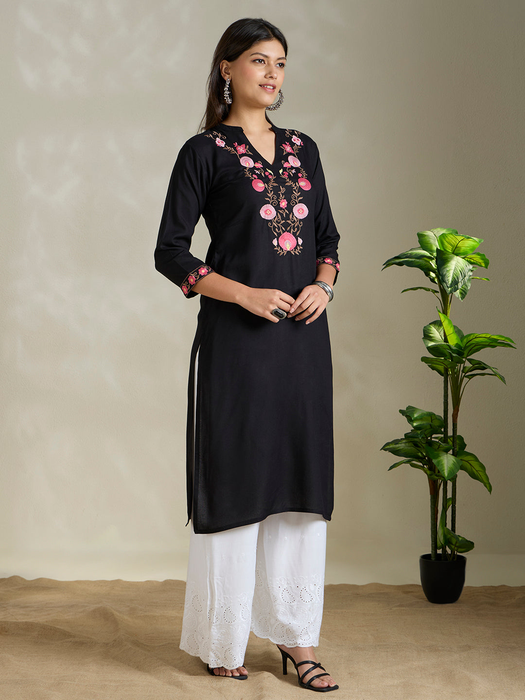 Solid Floral Embroidered Straight Fit Kurta - Black